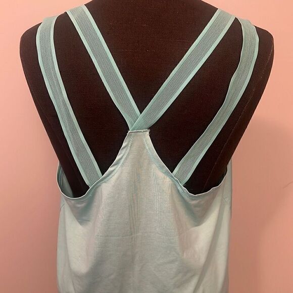 Under Armour Women's Teal Loose Scoop Neck Athletic Tech Tank - Picture 6 of 8